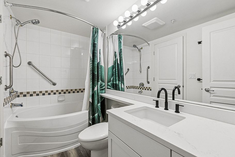 102 365 E 1st Street North Vancouver, BC - 16