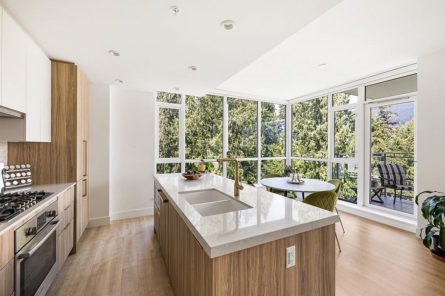 801 2325 Emery Court North Vancouver, BC - 1