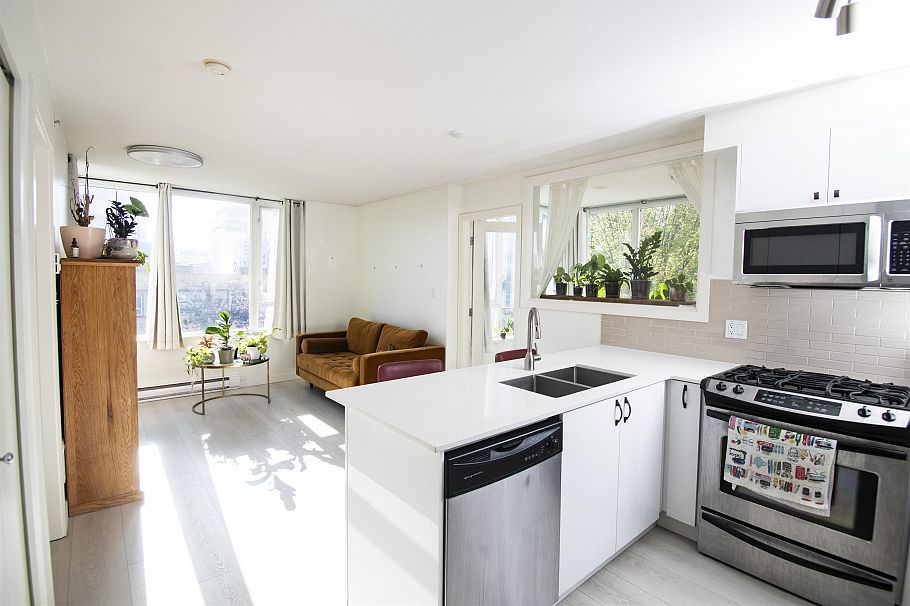 204 2483 Spruce Street Vancouver, BC - 1