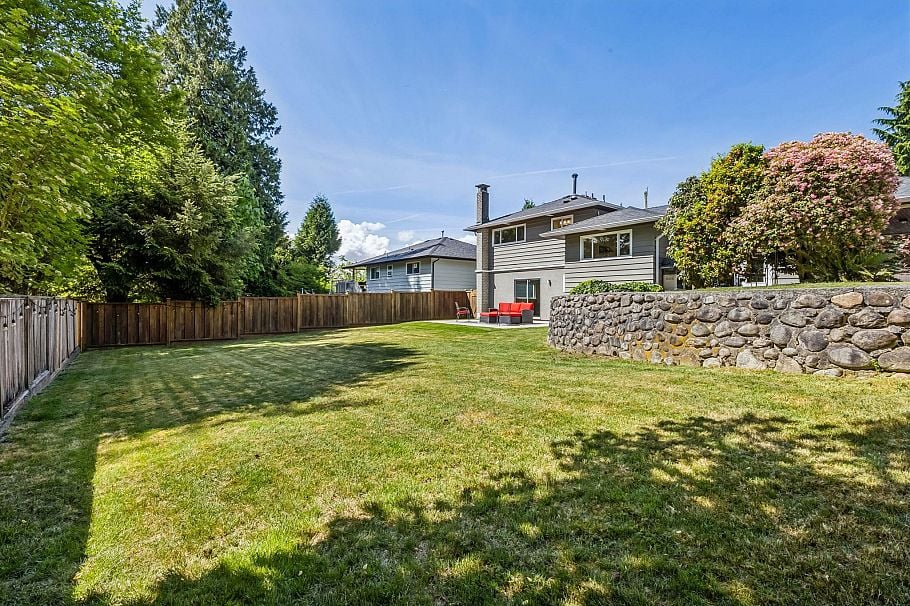 1256 Eastview Road North Vancouver, BC - 20