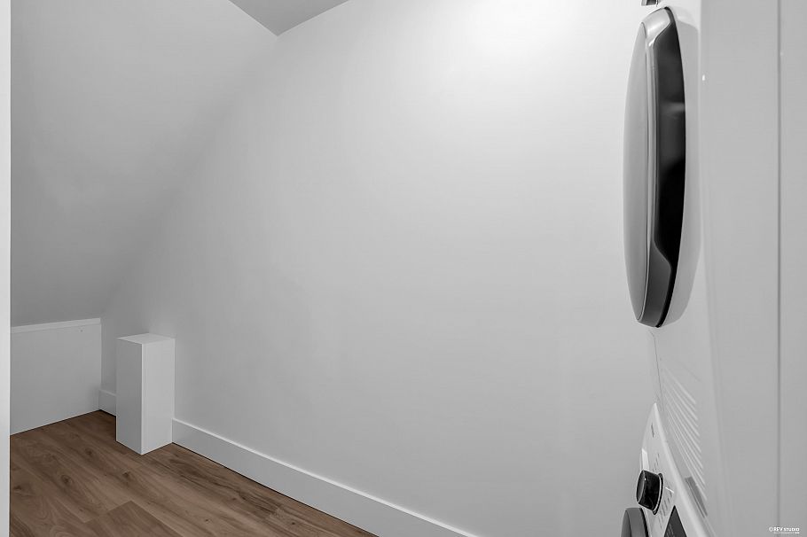 104 2250 E 1st Avenue Vancouver, BC - 4