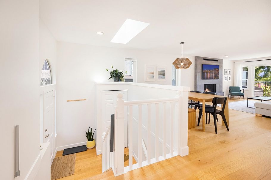 3985 Frames Place North Vancouver, BC - 25