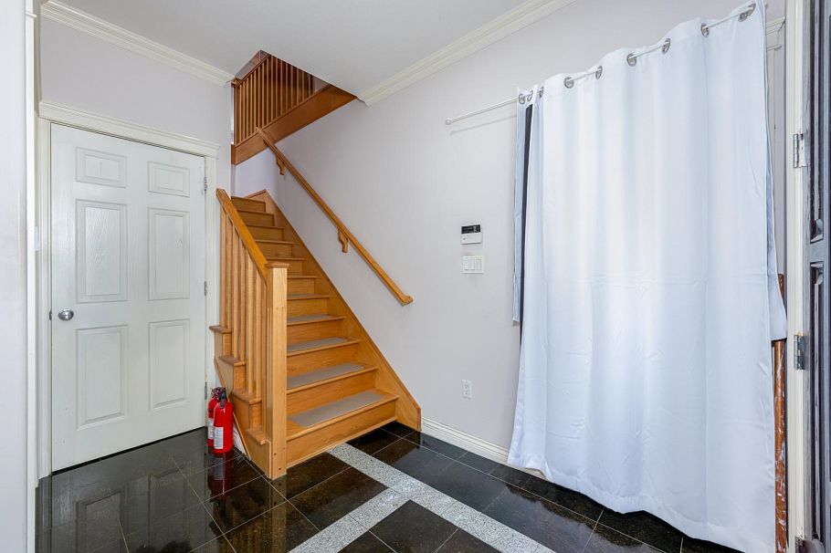 5671 Earles Street Vancouver, BC - 3