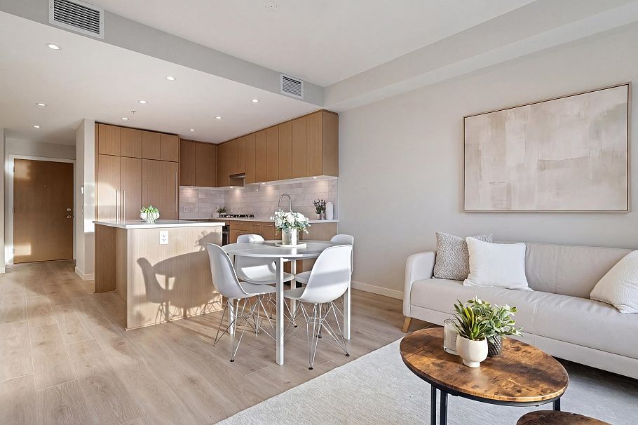 312 110 E 17th Street North Vancouver, BC - 2