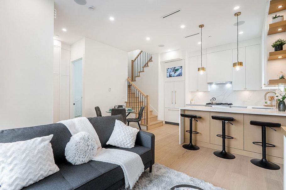 1 5304 Elgin Street Vancouver, BC - 5