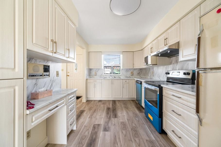 2547 E 34th Avenue Vancouver, BC - 7