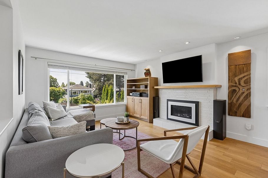 316 W 21st Street North Vancouver, BC - 2