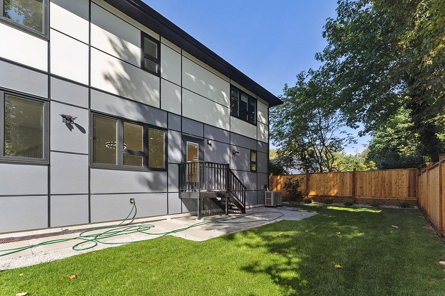 842 St. Denis Avenue North Vancouver, BC - 25