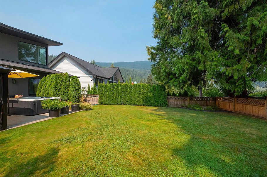 1930 Panorama Drive North Vancouver, BC - 38