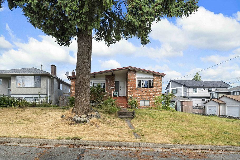 4561 Manor Street Vancouver, BC - 22