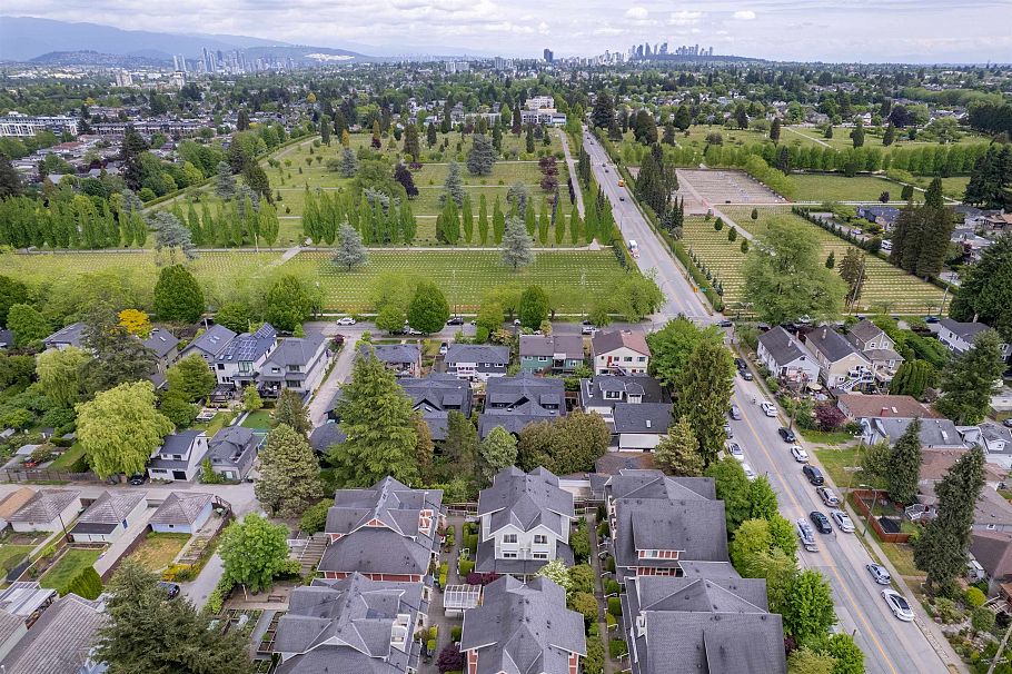 357 E 33rd Avenue Vancouver, BC - 34