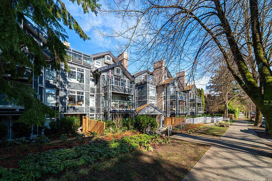 PH3 865 W 15 Avenue Vancouver, BC - 1