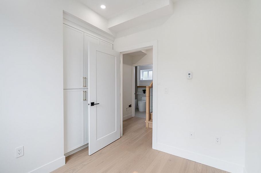 1 5304 Elgin Street Vancouver, BC - 17
