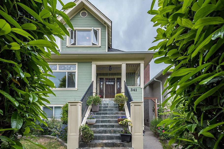 341 E 58th Avenue Vancouver, BC - 2