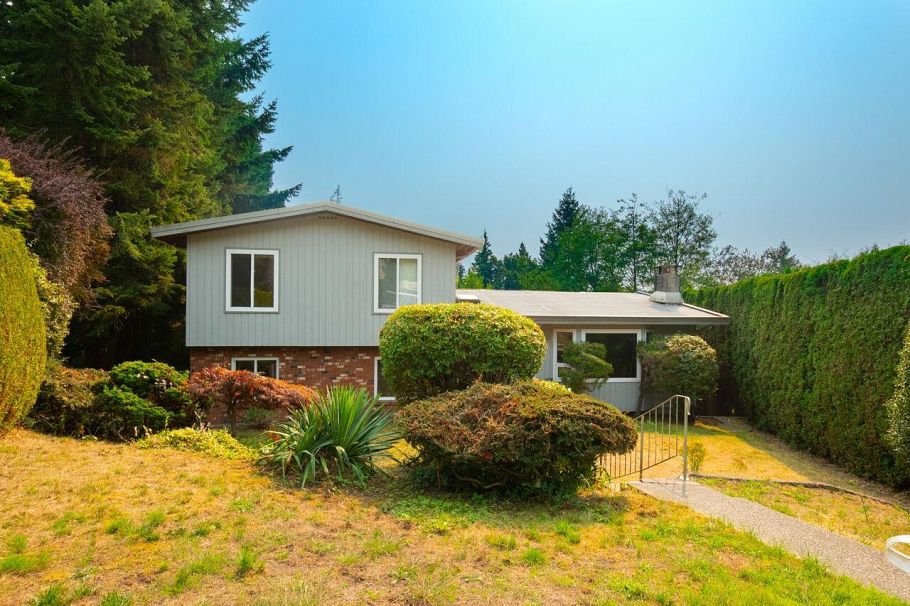 1285 Lucking Place North Vancouver, BC - 1