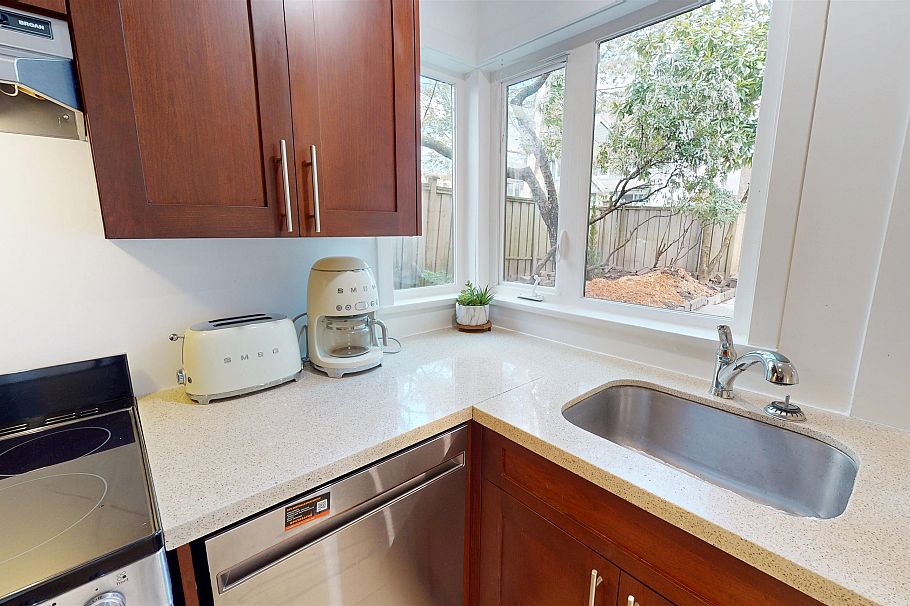 104 633 W 16th Avenue Vancouver, BC - 6
