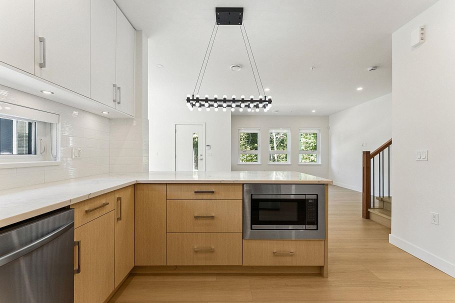844 St. Denis Avenue North Vancouver, BC - 5