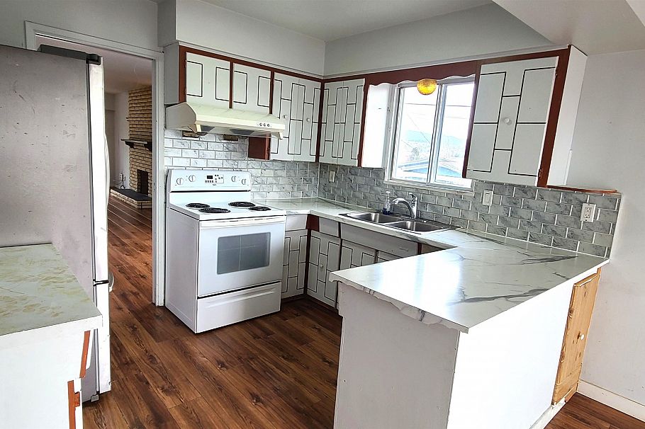 3280 E 6th Avenue Vancouver, BC - 4