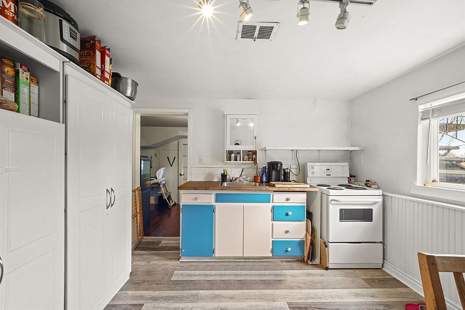 2850 E 6th Avenue Vancouver, BC - 24