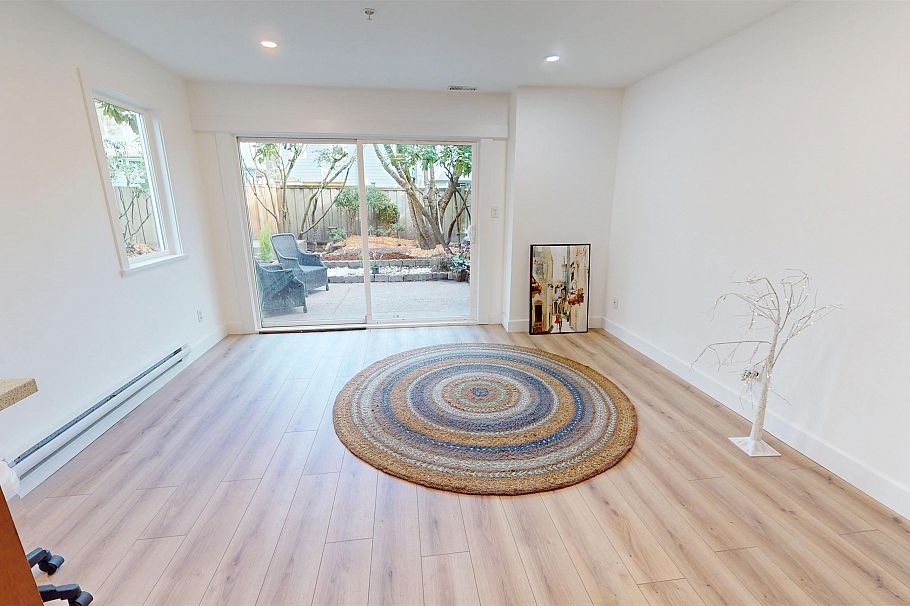104 633 W 16th Avenue Vancouver, BC - 2