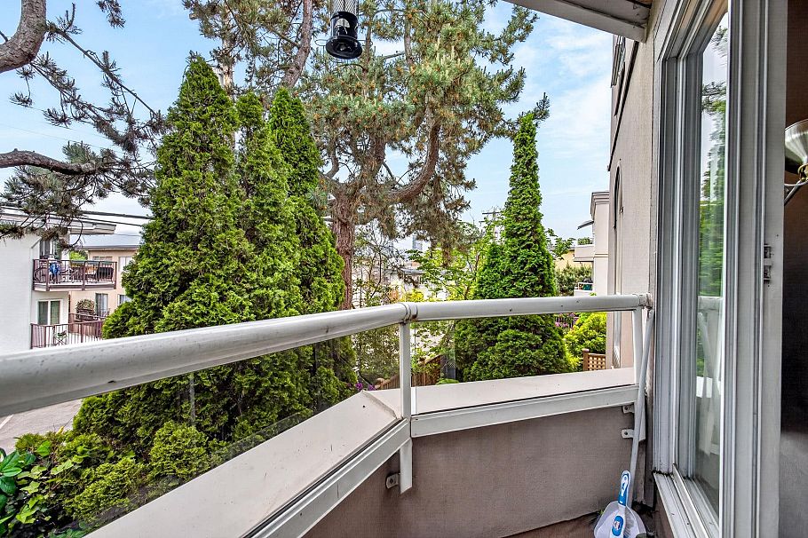 202 2057 W 3rd Avenue Vancouver, BC - 30