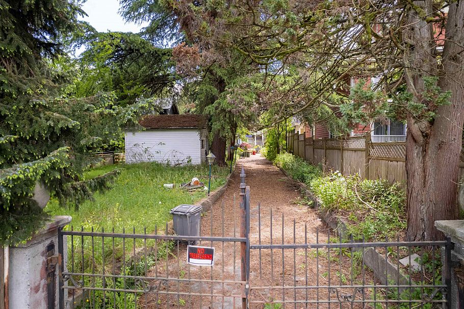 357 E 33rd Avenue Vancouver, BC - 16