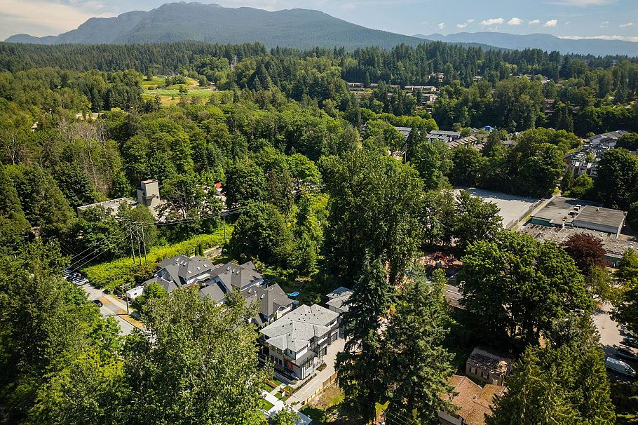 844 St. Denis Avenue North Vancouver, BC - 31