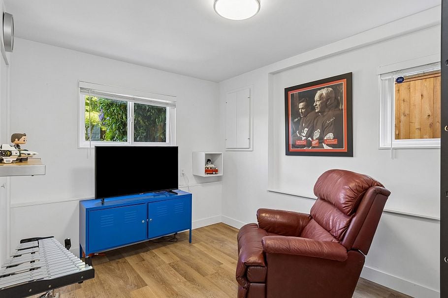 316 W 21st Street North Vancouver, BC - 33