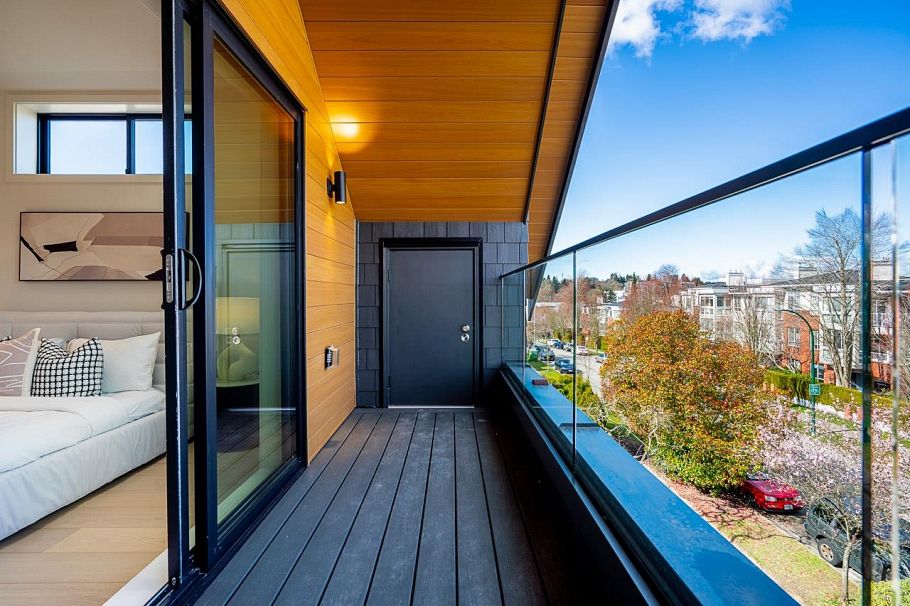 1 372 E 37th Avenue Vancouver, BC - 18