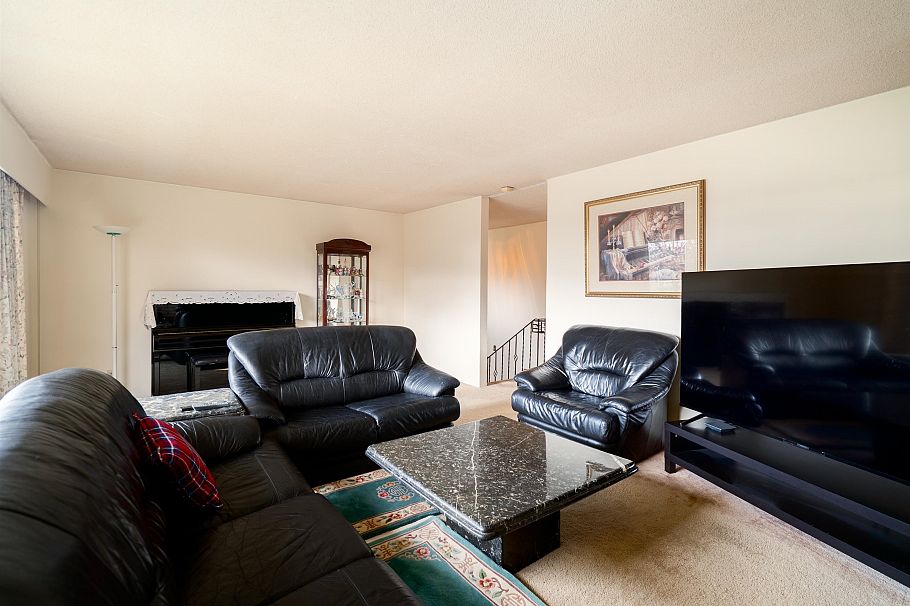 437 E 55th Avenue Vancouver, BC - 4
