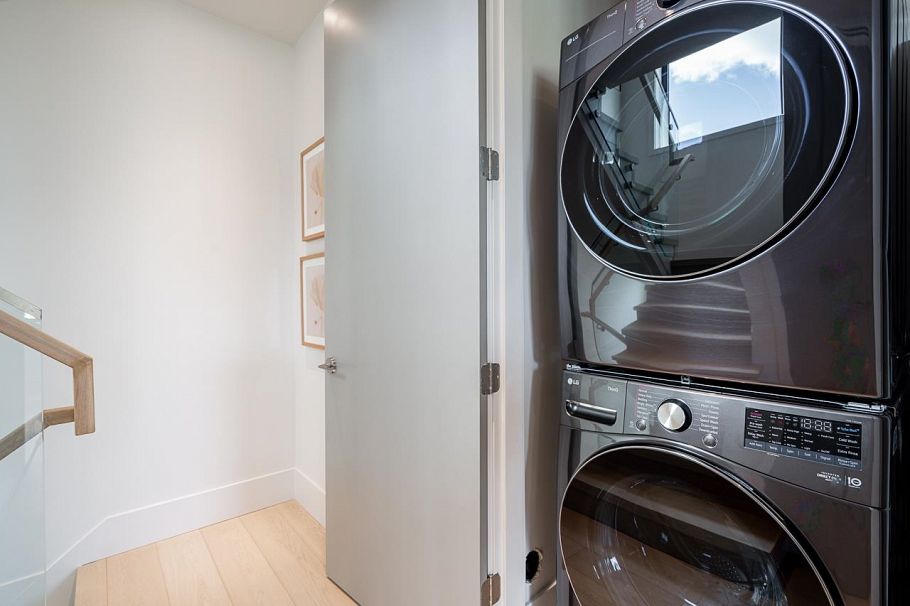 1 372 E 37th Avenue Vancouver, BC - 27