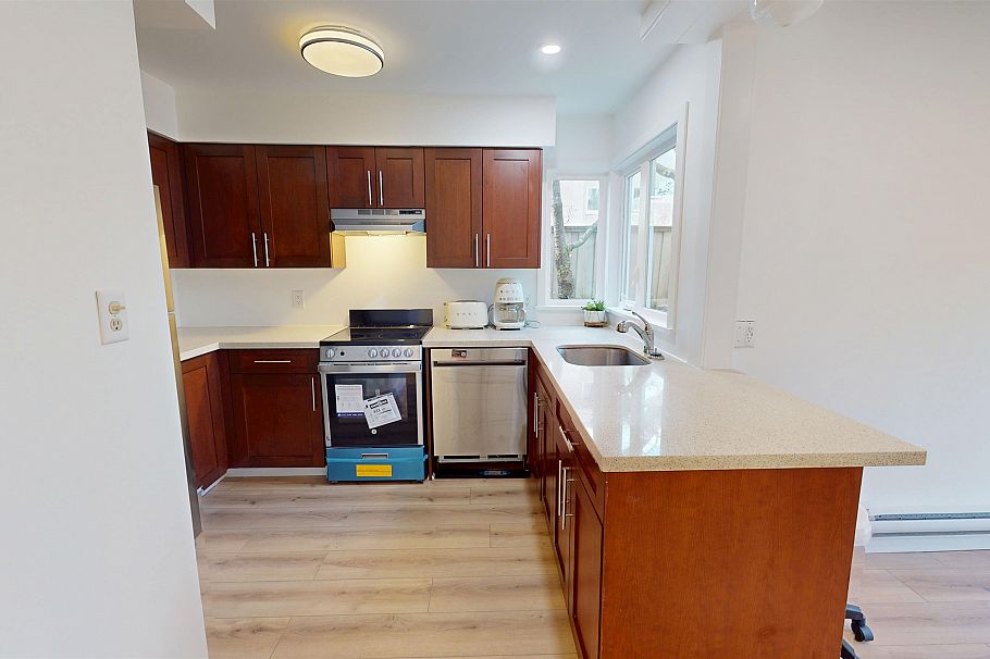 104 633 W 16th Avenue Vancouver, BC - 5