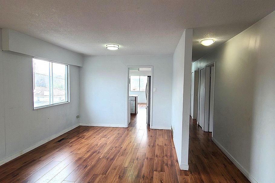 3280 E 6th Avenue Vancouver, BC - 3