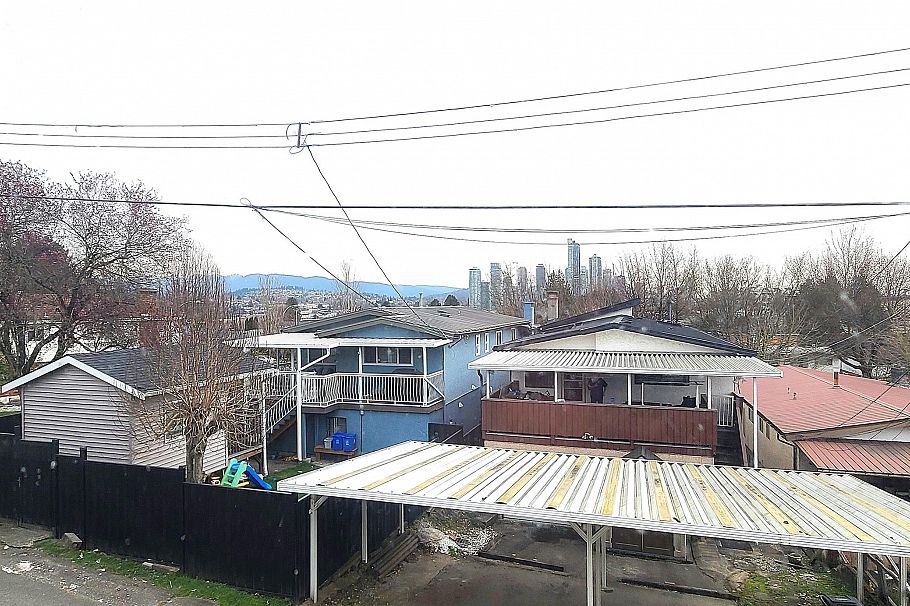 3280 E 6th Avenue Vancouver, BC - 32
