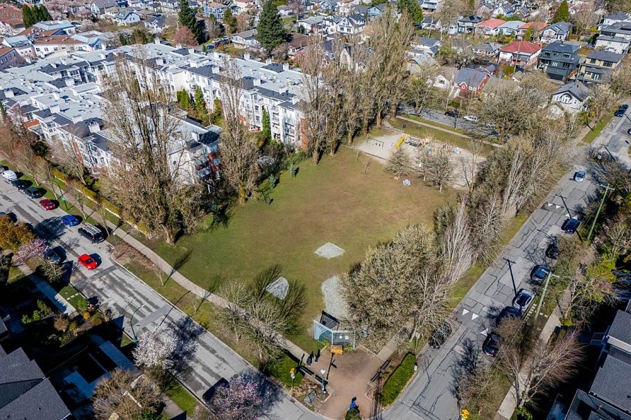 1 372 E 37th Avenue Vancouver, BC - 33