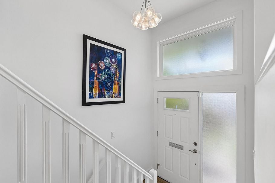 316 W 21st Street North Vancouver, BC - 24