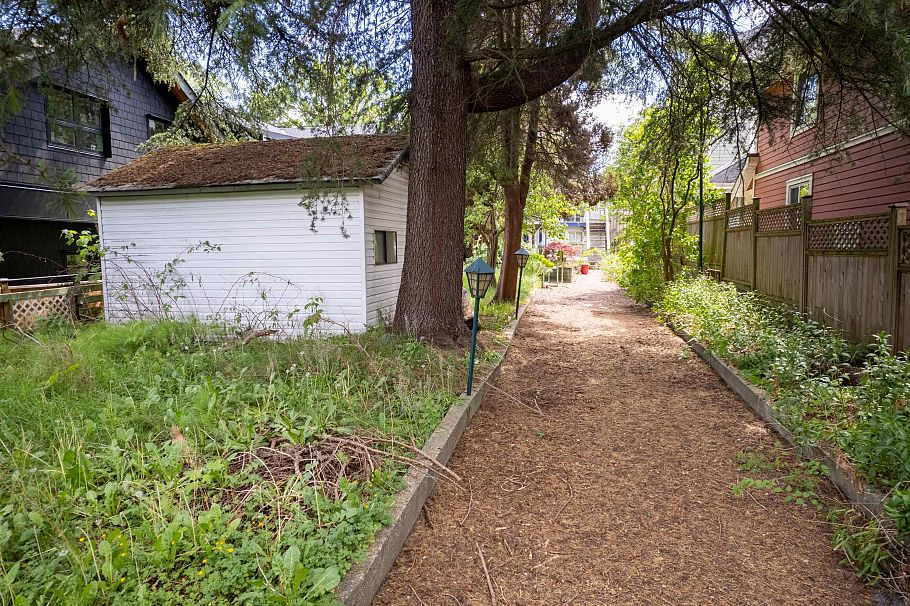 357 E 33rd Avenue Vancouver, BC - 3