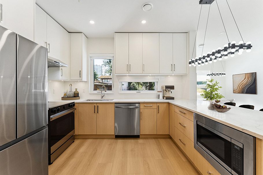 844 St. Denis Avenue North Vancouver, BC - 4