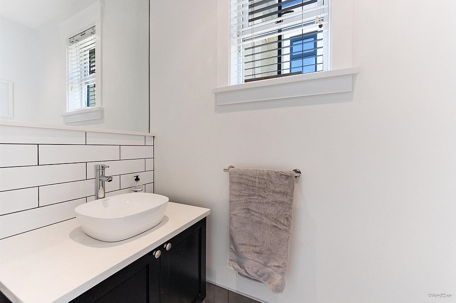 1017 W 8th Avenue Vancouver, BC - 21