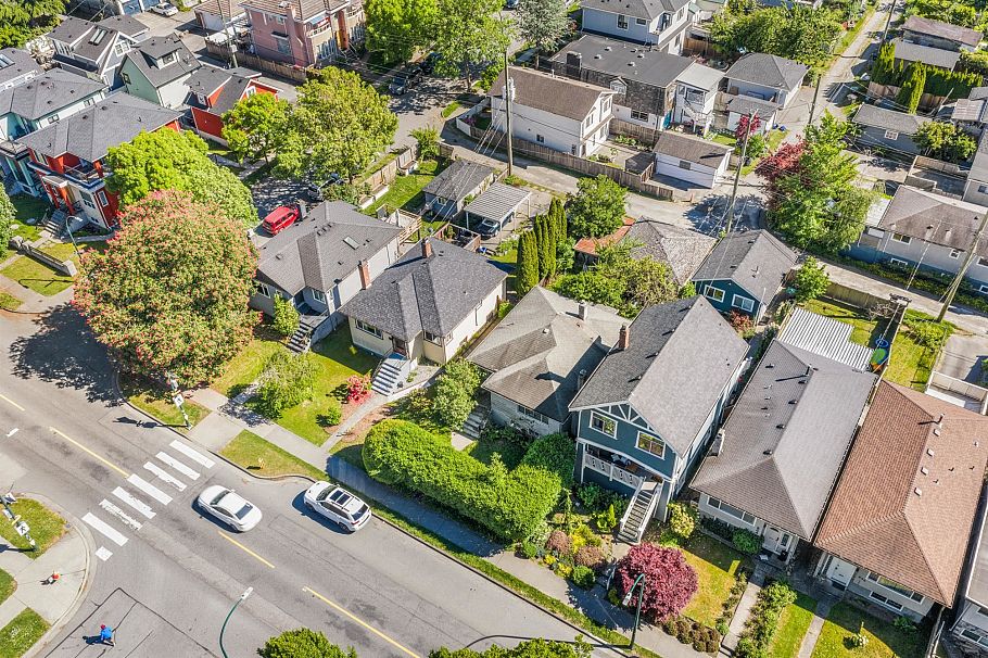 880 E 33rd Avenue Vancouver, BC - 6