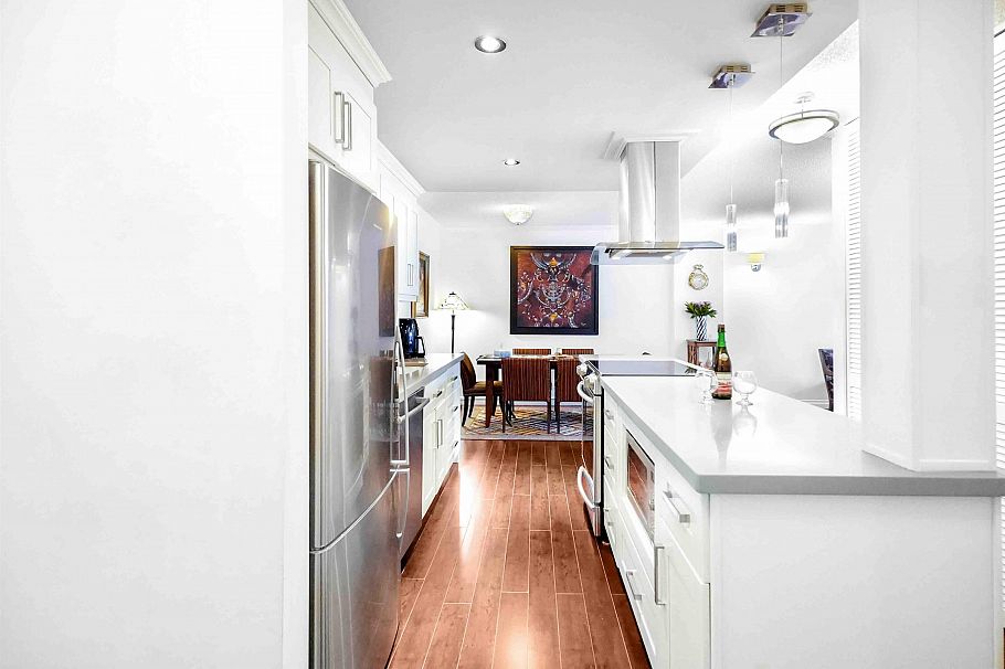 306 2020 Fullerton Avenue North Vancouver, BC - 1