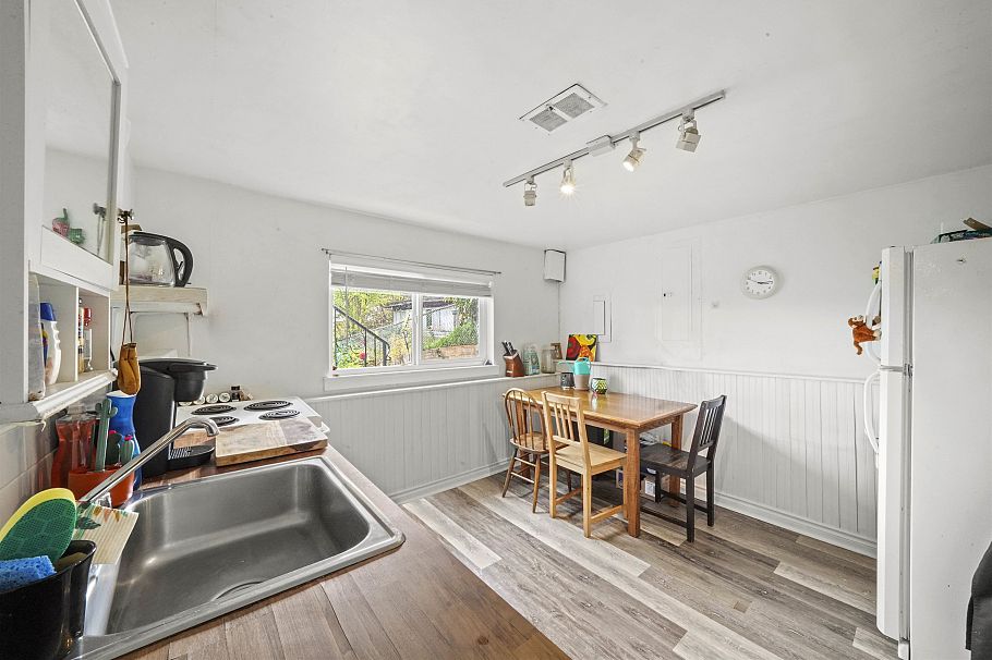 2850 E 6th Avenue Vancouver, BC - 23