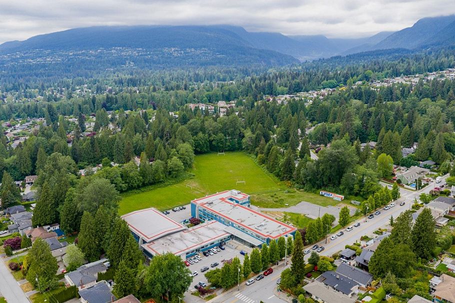 173 W Osborne Road North Vancouver, BC - 36