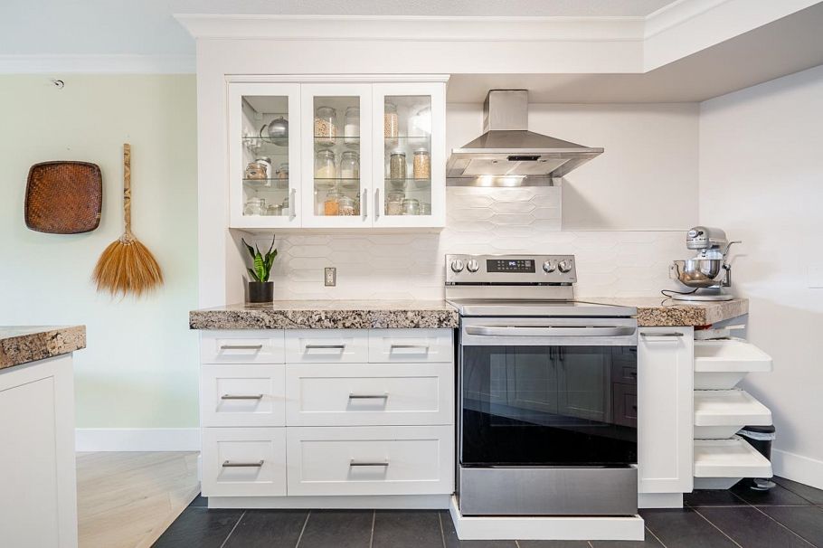 111 1236 W 8th Avenue Vancouver, BC - 2