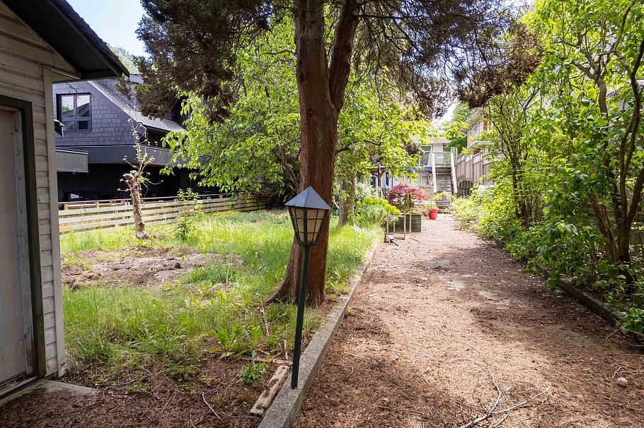 357 E 33rd Avenue Vancouver, BC - 4