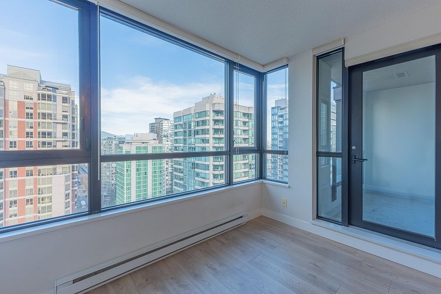 2501 909 Mainland Street Vancouver, BC - 1