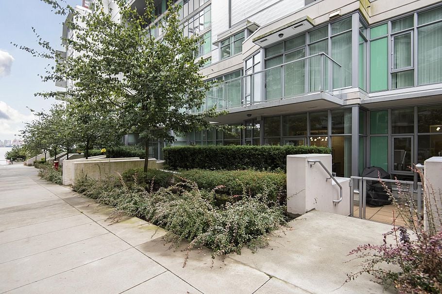 112 185 Victory Ship Way North Vancouver, BC - 28