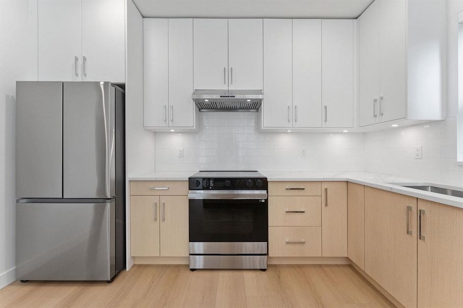 842 St. Denis Avenue North Vancouver, BC - 9
