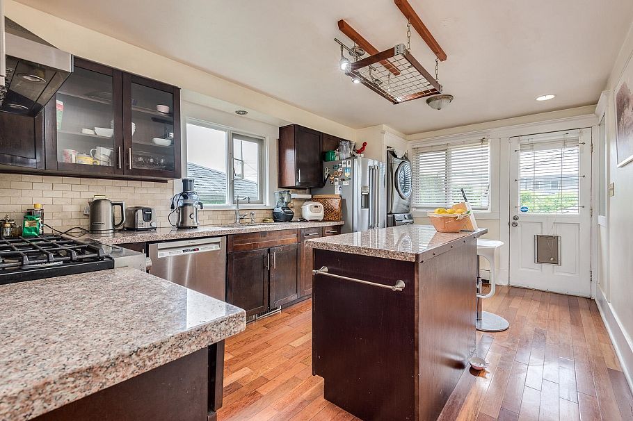341 E 58th Avenue Vancouver, BC - 11