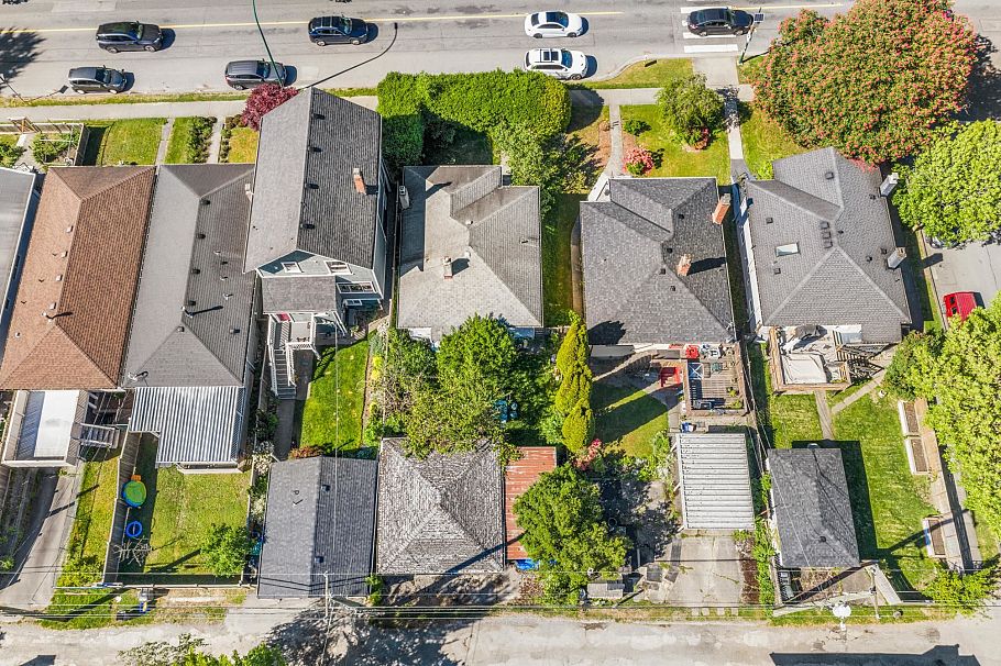 880 E 33rd Avenue Vancouver, BC - 4